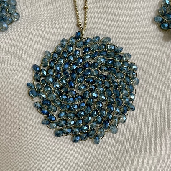 Blue crystal bead & gold circle necklace with matching earrings - Picture 3 of 3